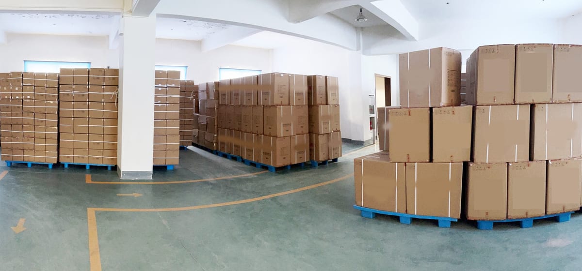 Finished-goods warehouse with palletised cartons